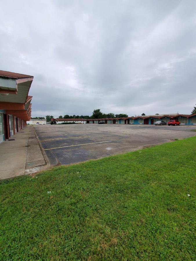 Gray Plaza Motel West Frankfort Exterior foto